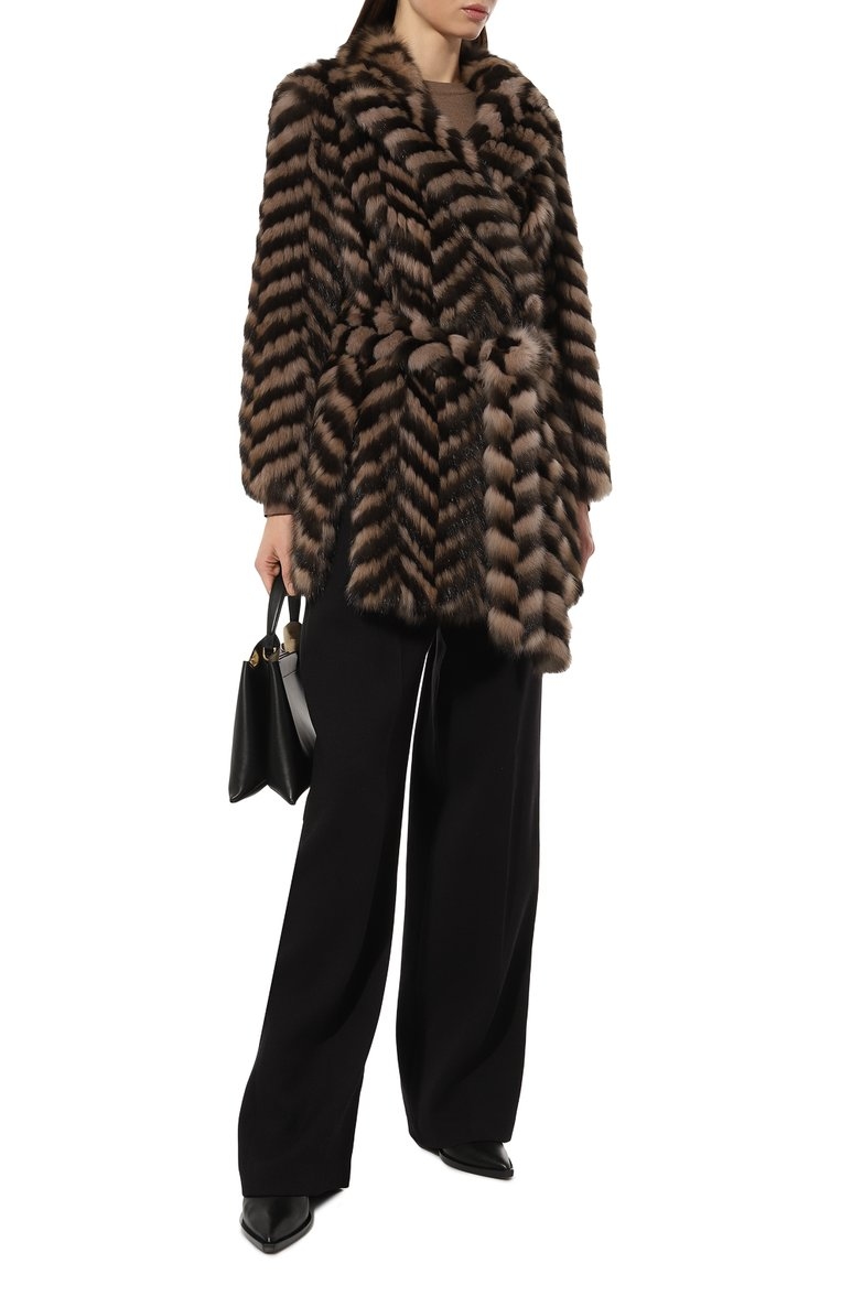 Шуба из меха соболя коричневая