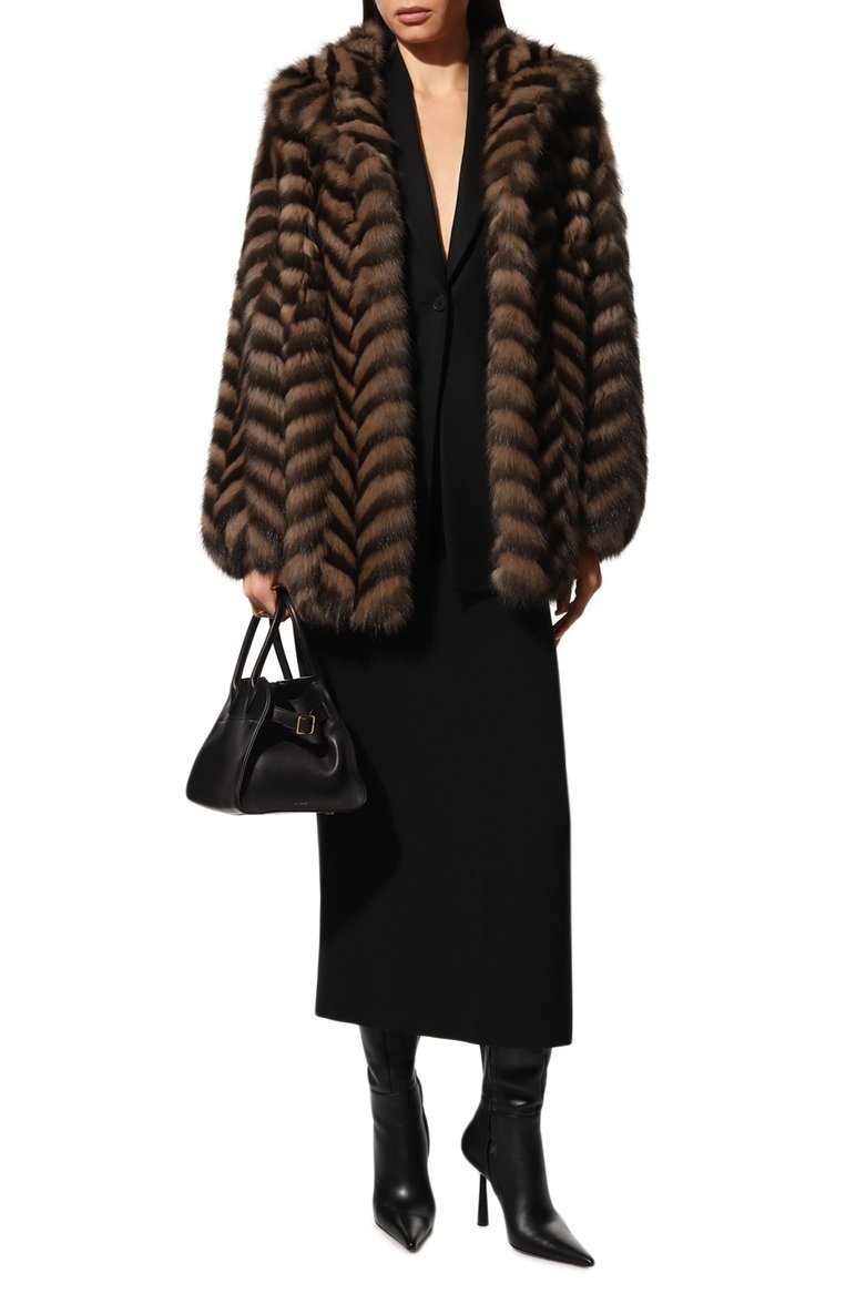 Шуба из меха соболя с высоким воротом